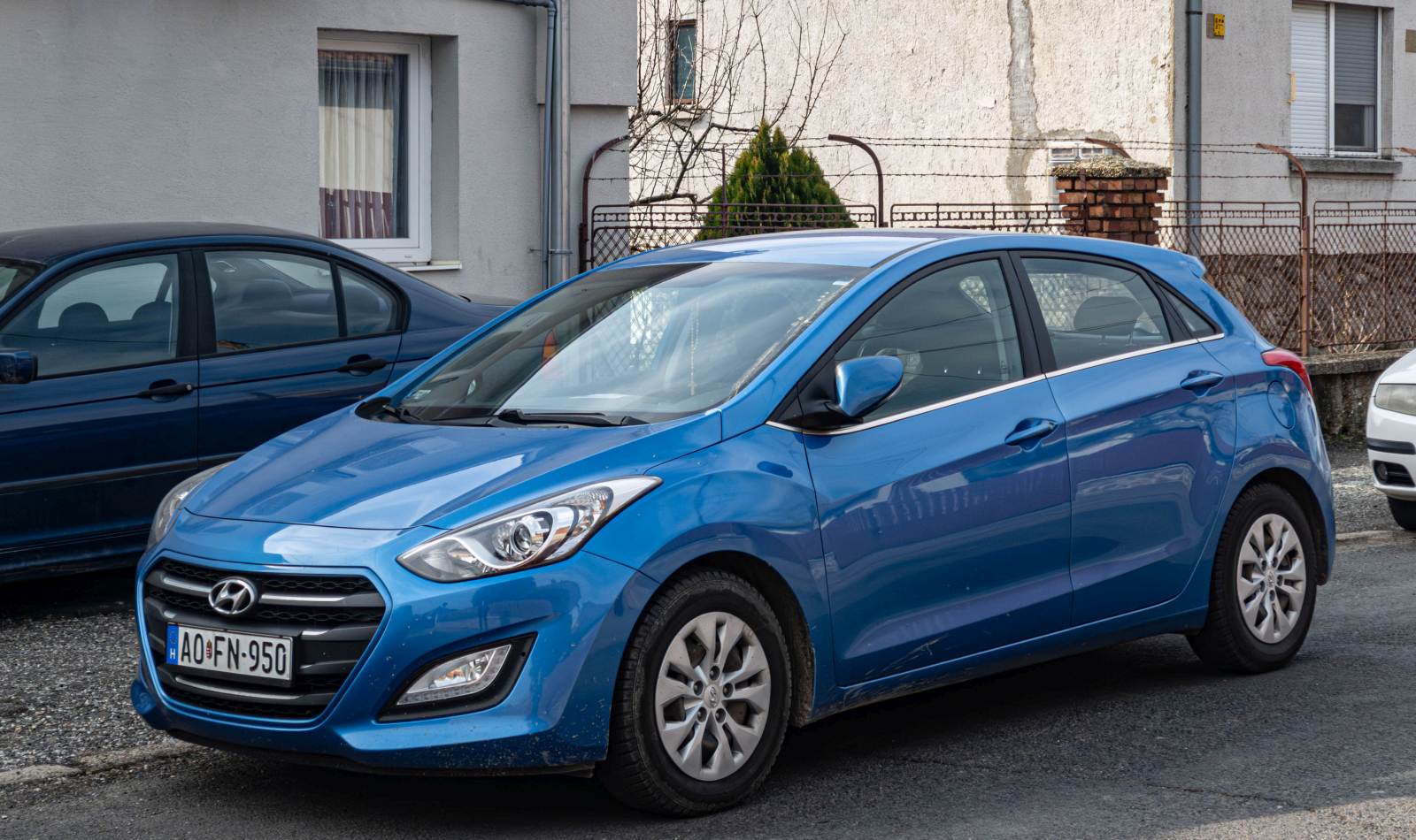 Hier ist ein Hyundai i30 (zweite Generation) in der Farbe  Ara Blue  zu sehen. Die Aufnahme stammt von April, 2026.
