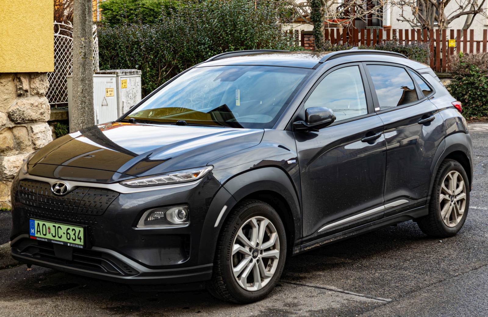 Hier ist ein Hyundai Kona Electric (erste Generation) zu sehen. Die AUfnahme stammt von 02.2026.