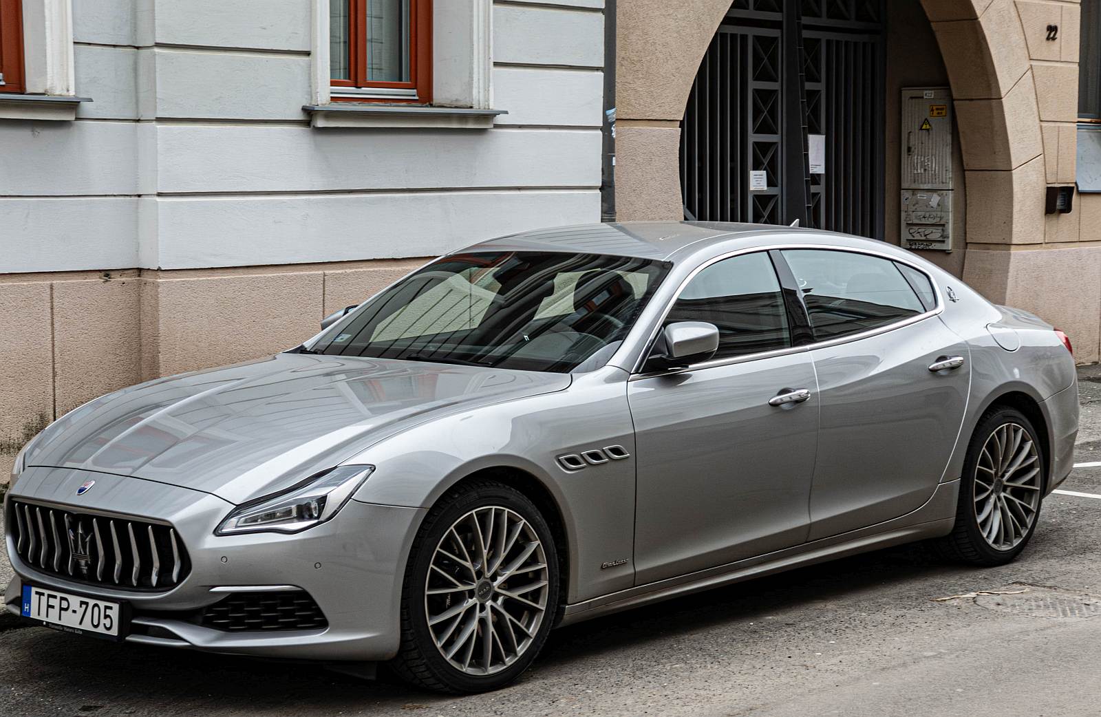 Hier ist ein Maserati Quattroporte (sechste Generation) zu sehen. Die Aufnahme stammt von 02.2026.