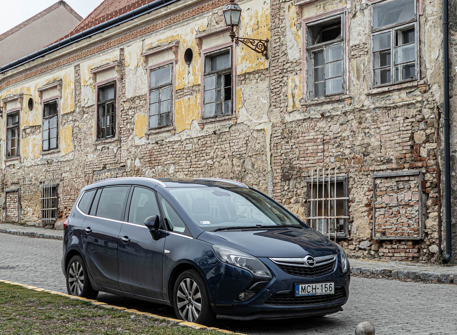 Hier ist ein Opel Zafira (dritte Generation) zu sehen. Die Aufnahme stammt von 02.2026.