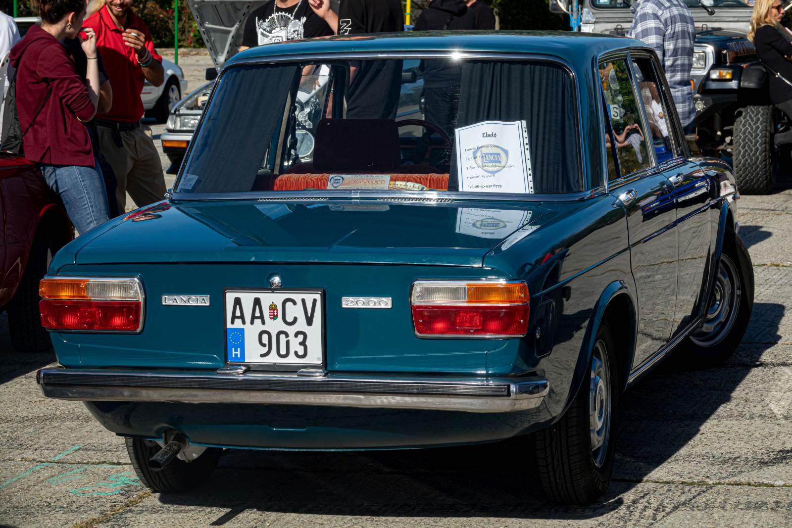 Hier ist ein perfekt restaurierter Lancia Berlina 2000 (Rückansicht) aus dem Jahr 1971 für 15500EUR zu verkaufen. Foto: Oktober, 2023.