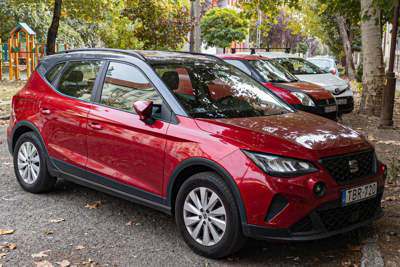 Hier ist ein Seat Arona in der Lackierung Desire Red zu sehen. Foto: 10.2025.