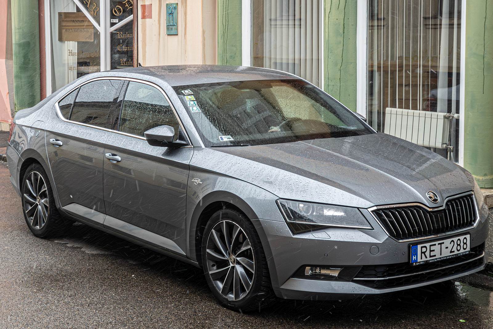 Hier ist ein Skoda Superb (dritte Generation) Laurin & Klement zu sehen. Die Aufnahme stammt von 02.2026.