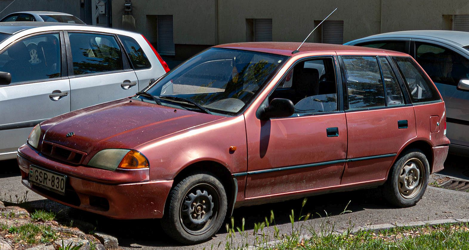 Hier ist ein Suzuki Swit Mk2 Facelift (Goldfish Ausgabe in der Farbe Salvia Red) zu sehen. Foto: 05.2026.