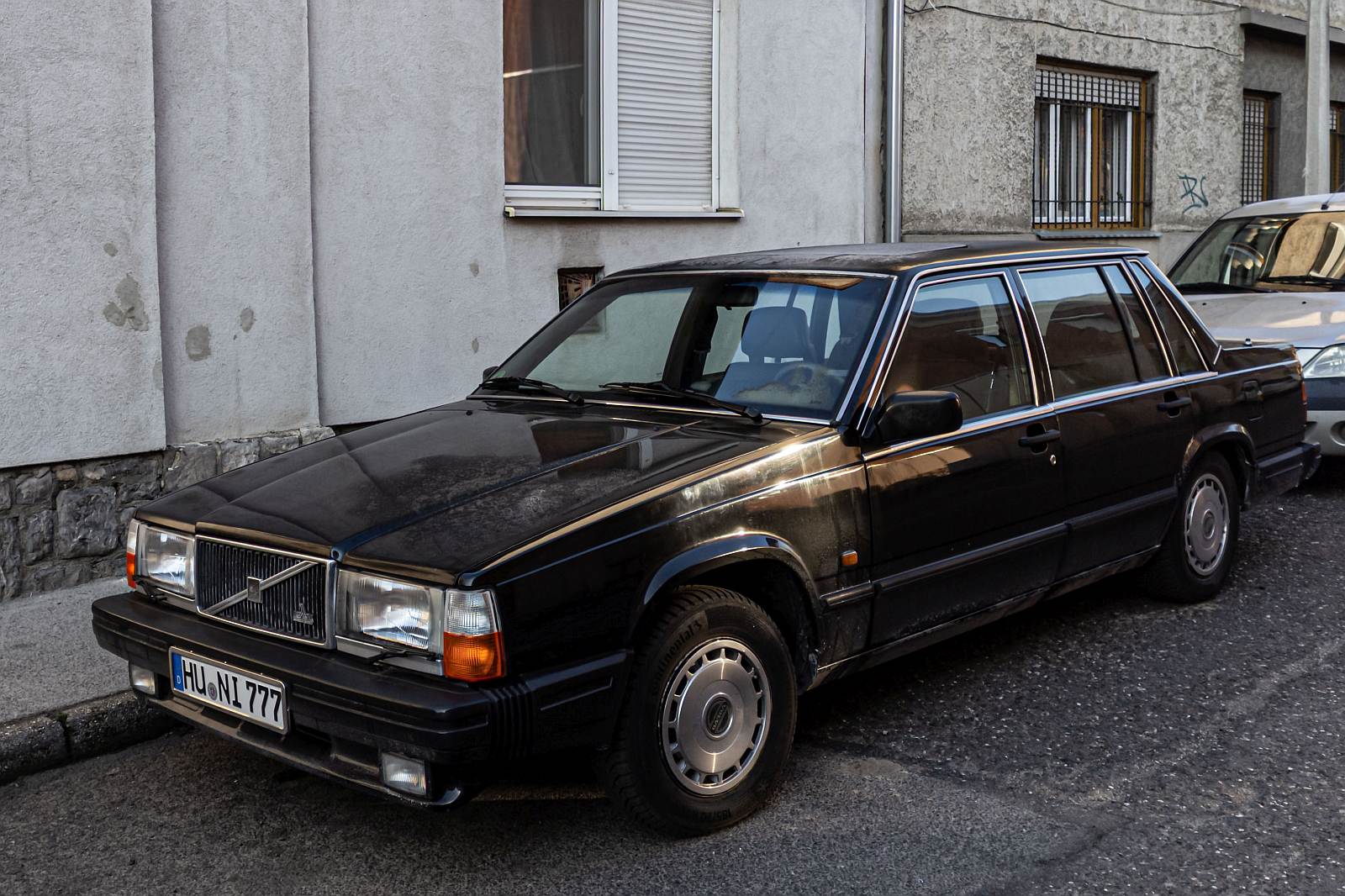 Hier ist ein Volvo 760GLE in ganz schönem Zustand zu sehen. Foto: 02.2023.
