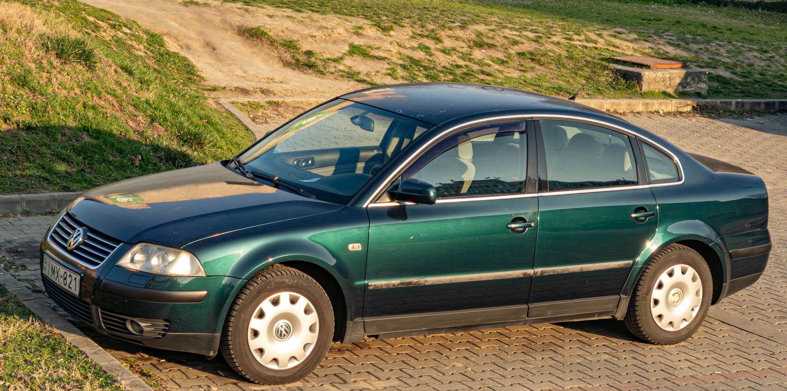 Hier ist ein VW Passat B5.5 in der Farbe  Pine Green  zu sehen. Foto: M�rz, 2026