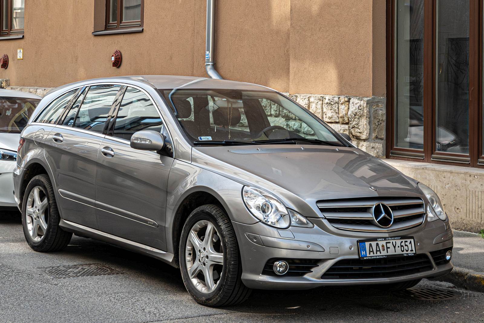Hier ist eine Mercedes-Benz R-Klasse pre-Facelift zu sehen. Die Aufnahme stammt von M�rz, 2026.