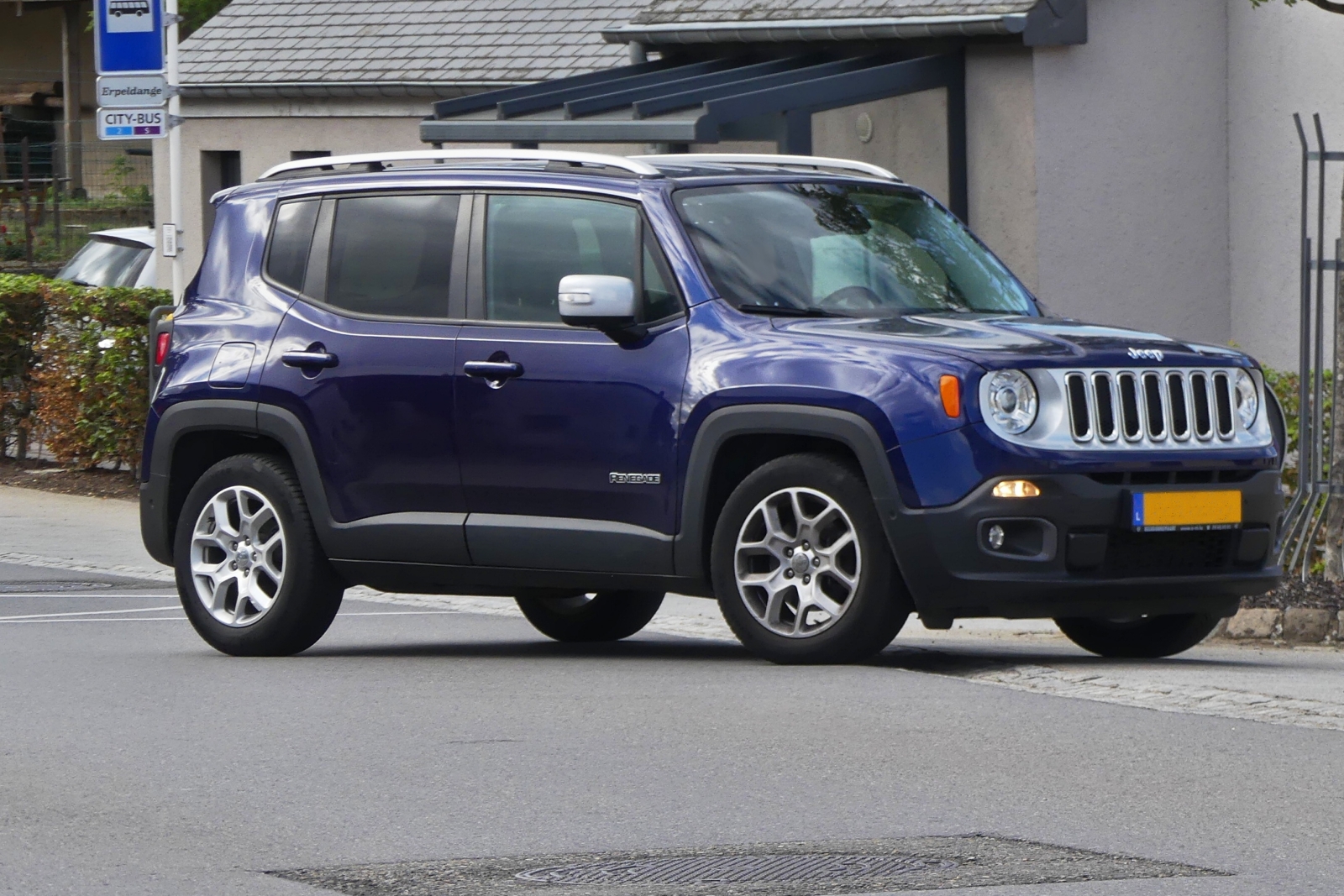 Jeep Renegade, Mitte September 2026 im Bild festgehalten.