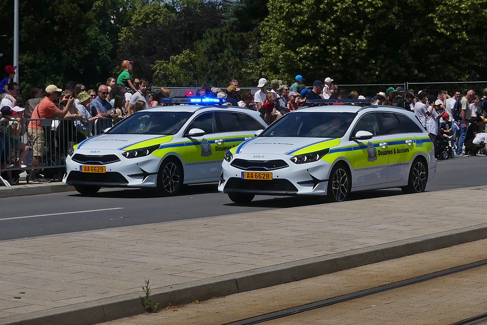 Kia Ceed,,  der Zollverwaltung von Luxemburg, war bei der Militärparade in Luxemburgstadt dabei. 23.06.2023