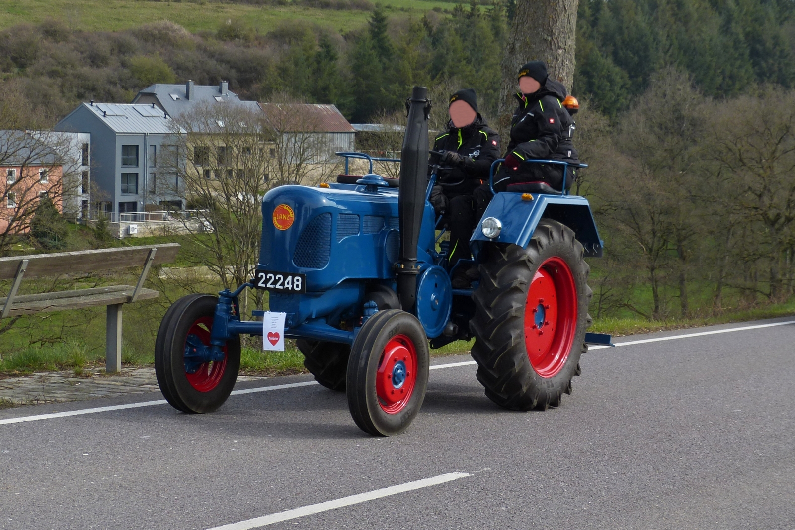 Lanz Traktor, war als Teilnehmer bei der Rundfahrt nahe Brachtenbach am Ostermontag dabei. 10.04.2023