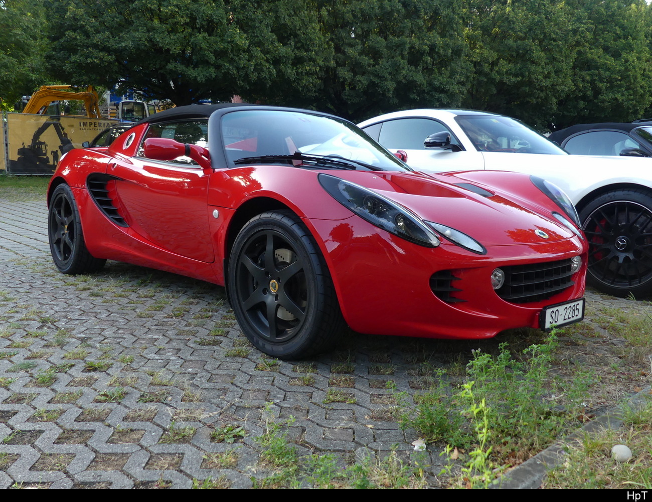 Lotus Elise auf einem Parkplatz in Aarberg am 2023.08.20