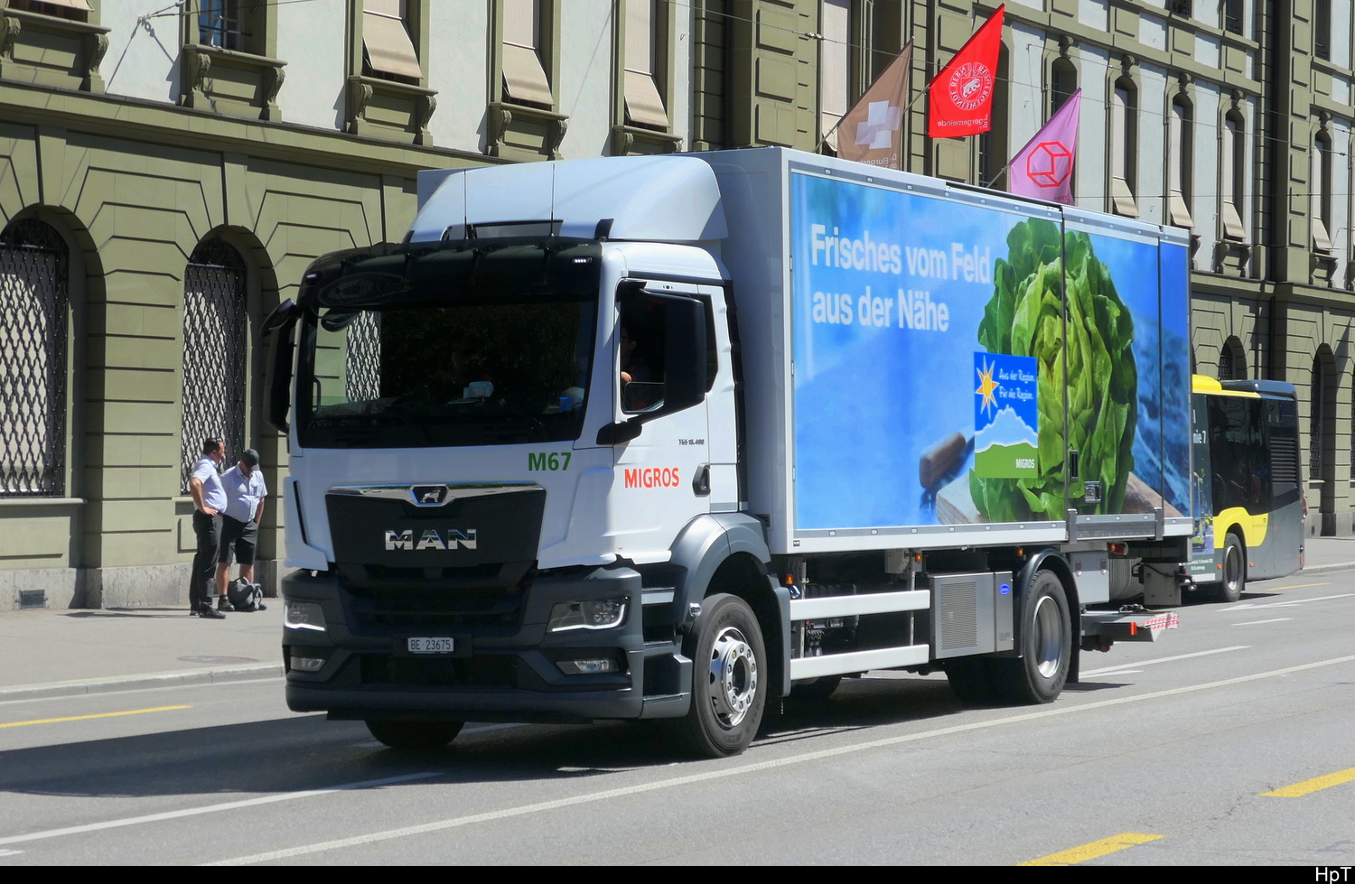 MAN mit Kastenaufbau unterwegs in der Stadt Bern am 04.07.2026