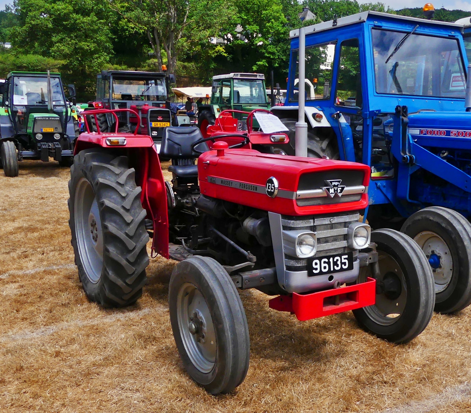 Massey Ferguson 135, BJ 1970, 2500 ccm, 45 PS, war beim Oldtimertreffen in Warken zu sehen. 19.07.2026