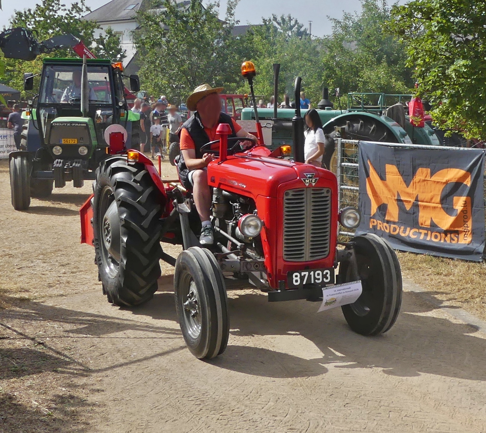 Massey Ferguson 35, fuhr beim Traktorentreffen in Keispelt bei der Rundfahrt mit. 09.08.2026