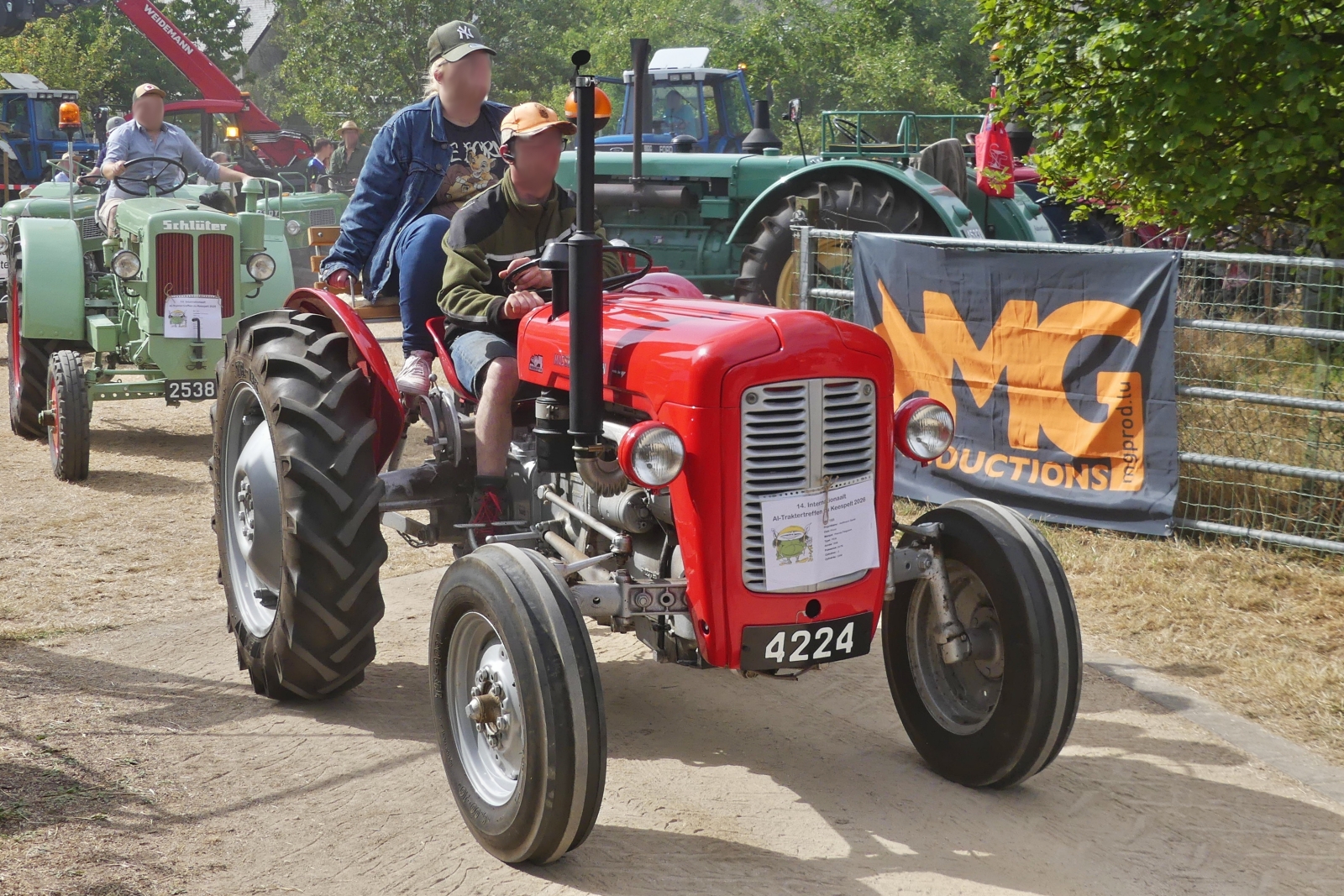 Massey Ferguson 35, machte beim Traktorentreffen in Keispelt die Rundfahrt mit. 09.08.2026