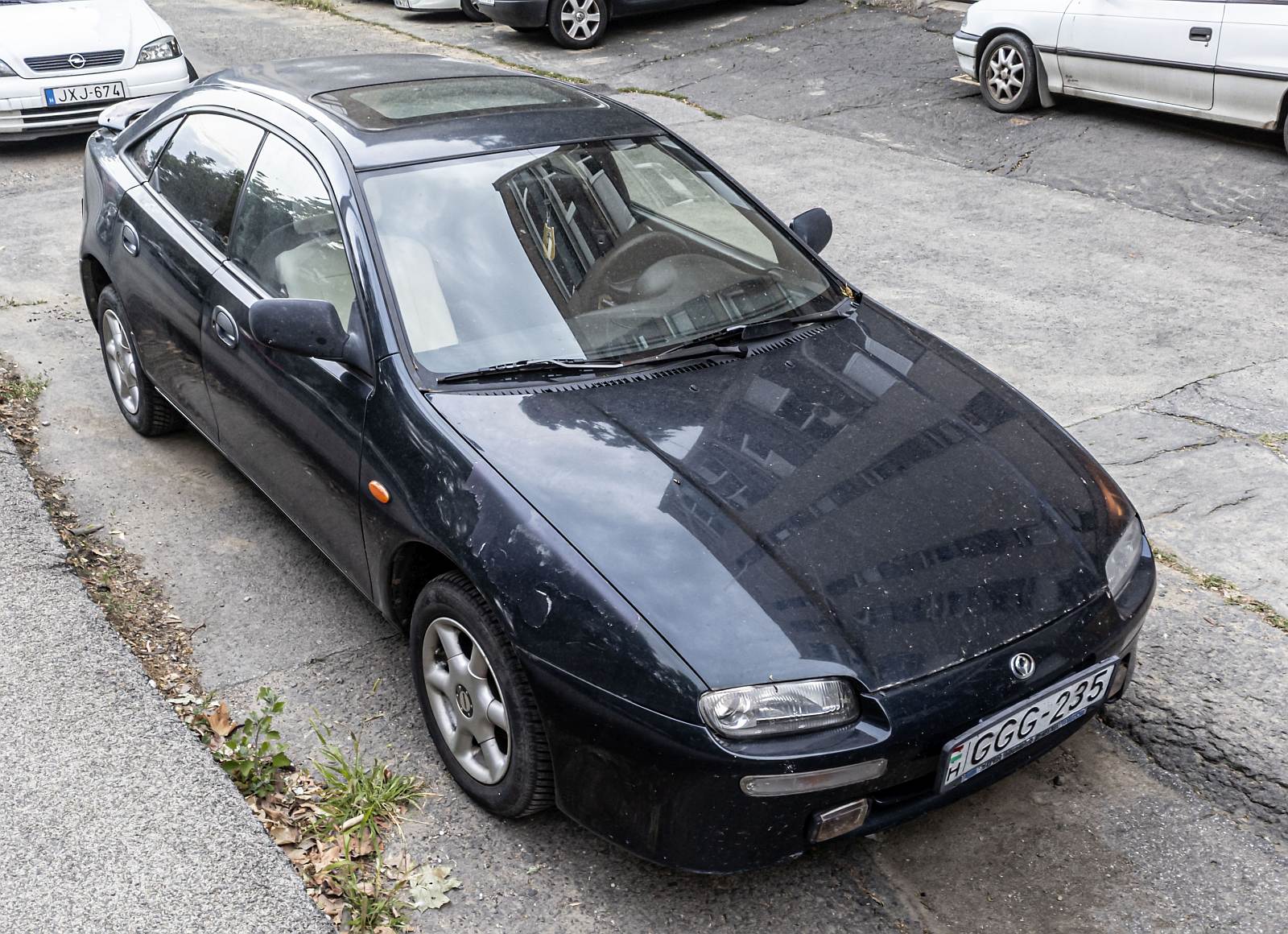 Mazda 323 F aus mitte 90er Jahre. Foto: 06.2022.