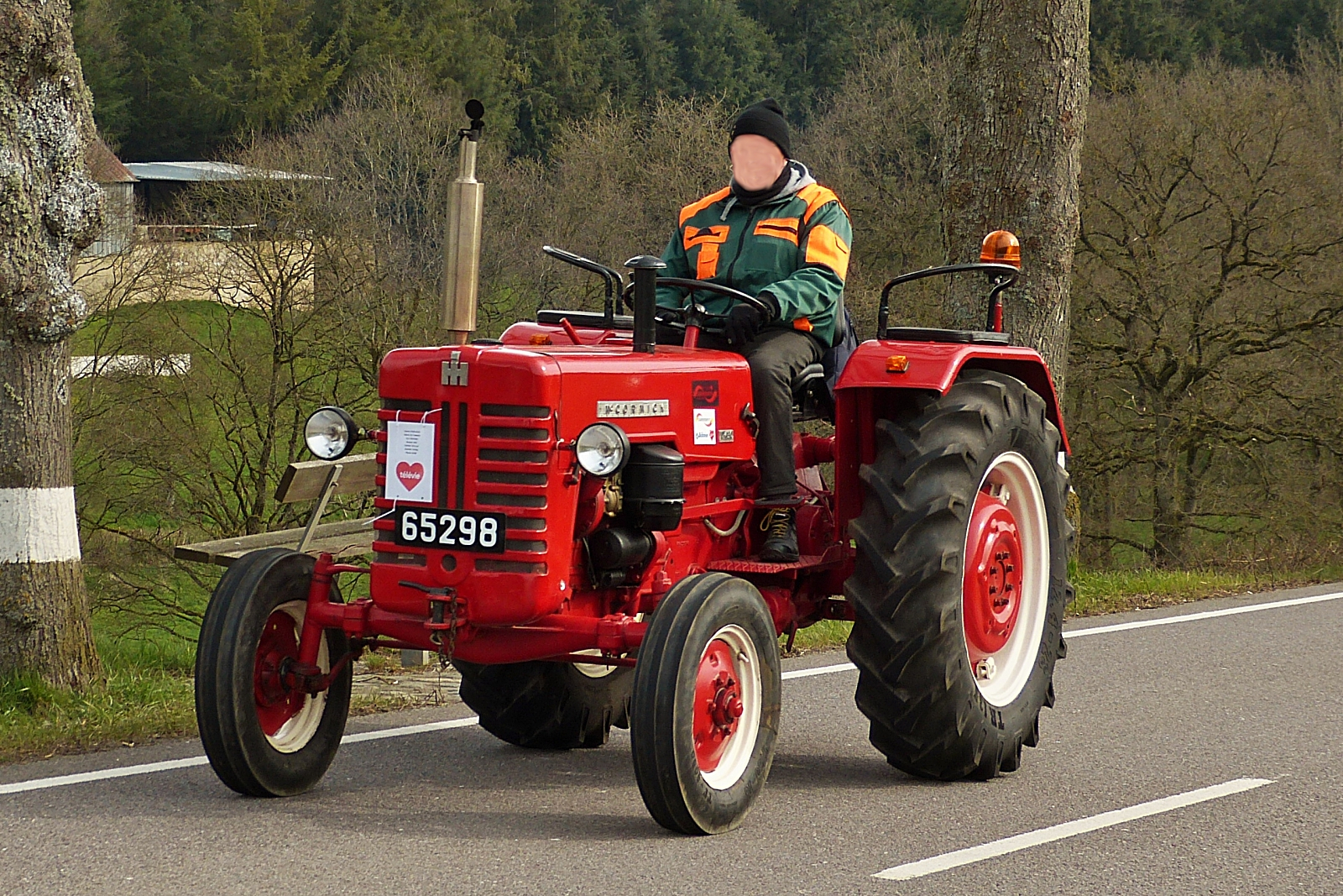 McCormik Traktor machte die Rundfahrt nahe Brachtenbach am Ostermontag mit. 10.04.2023