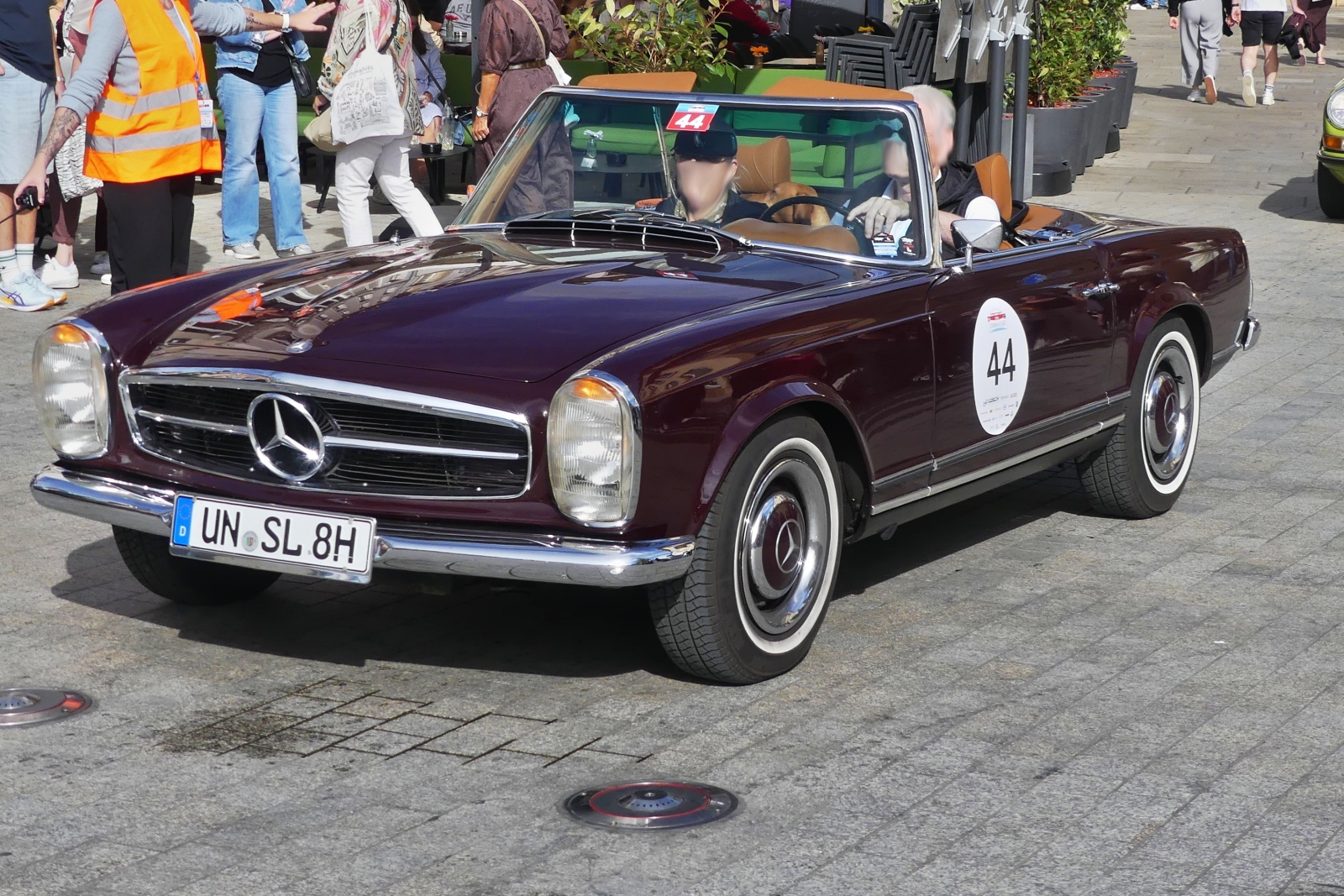 Mercedes Benz 250 SL Pagode, BJ 1968,erreicht das Ziel bei der Luxemburg Classic Rallye in der Stadt Luxemburg. 12.09.2026