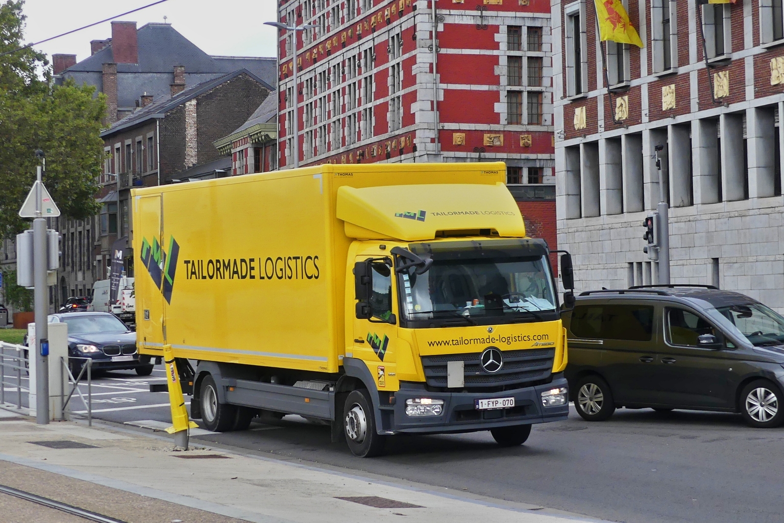 Mercedes Benz Atego, Kastenaufbau, aufgenommen in L�ttich. 09.2026