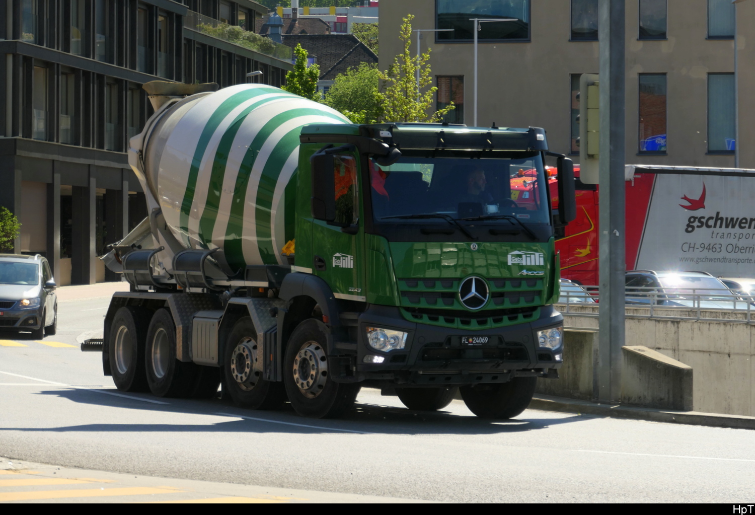 Mercedes Betonmischer unterwegs in Schaan/FL am 30.04.2026
