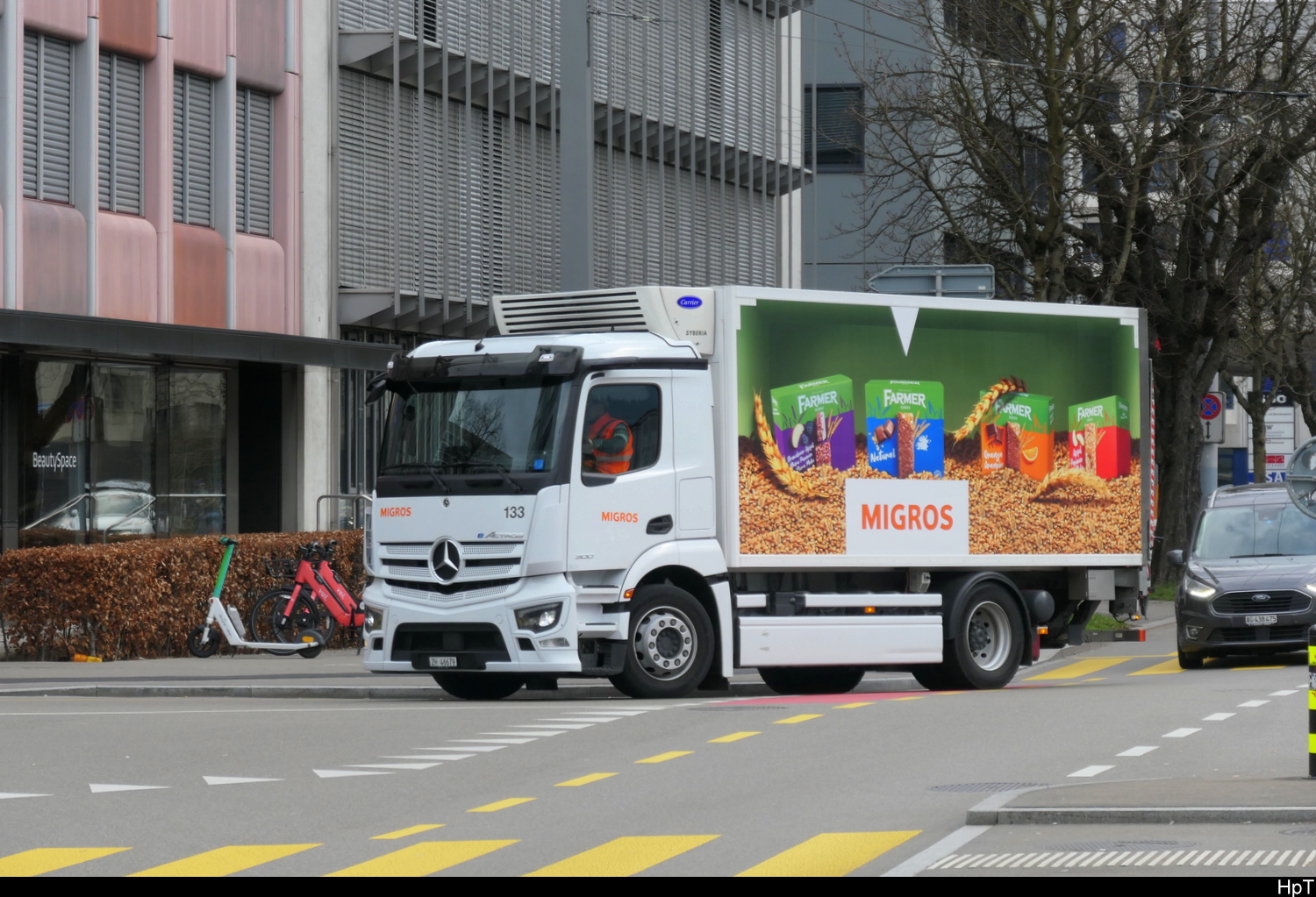 Mercedes e Actros mit Kastenaufbau unterwegs in Altstetten am 28.02.2026