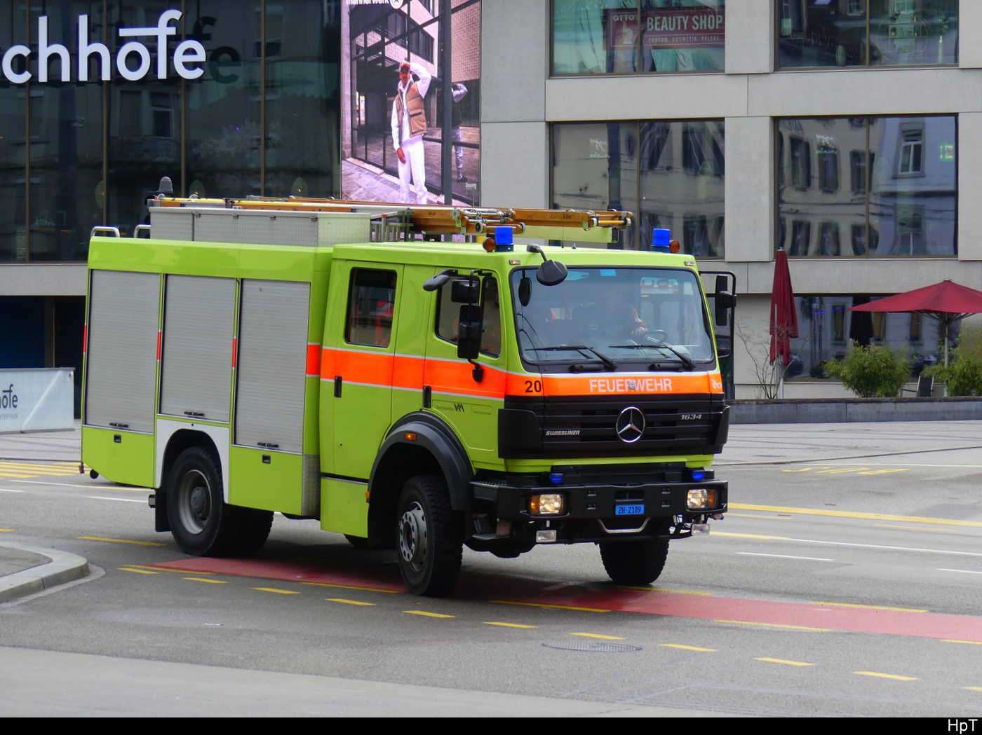 Mercedes der Feuerwehr Winterthur unterwegs am 11.02.2024