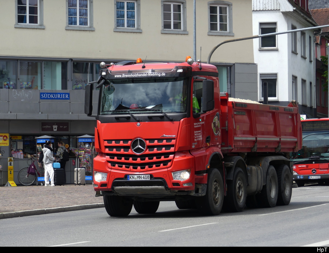 Mercedes Kipper unterwegs in Konstzanz am 25.05.2023