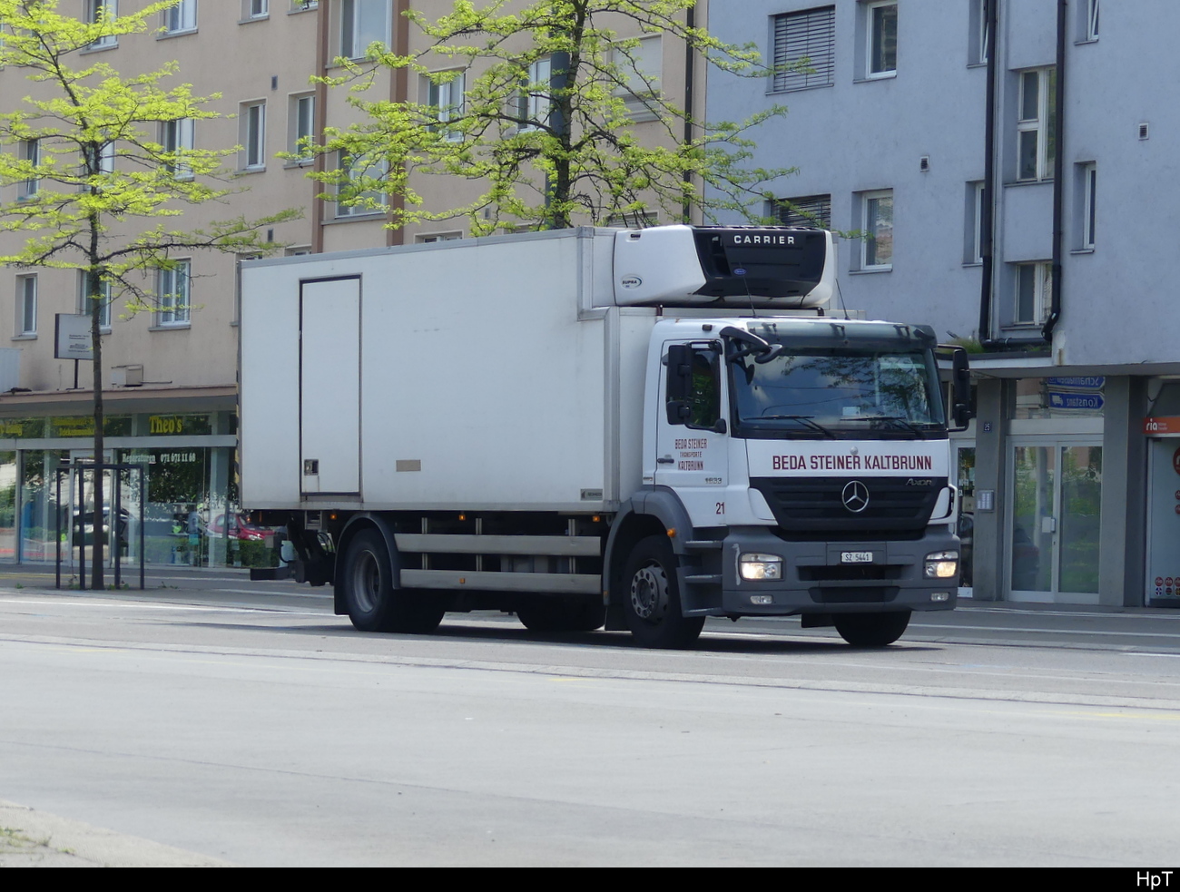 Mercedes mit Kastenaufbau unterwegs in Kreuzlingen am 25.05.2023