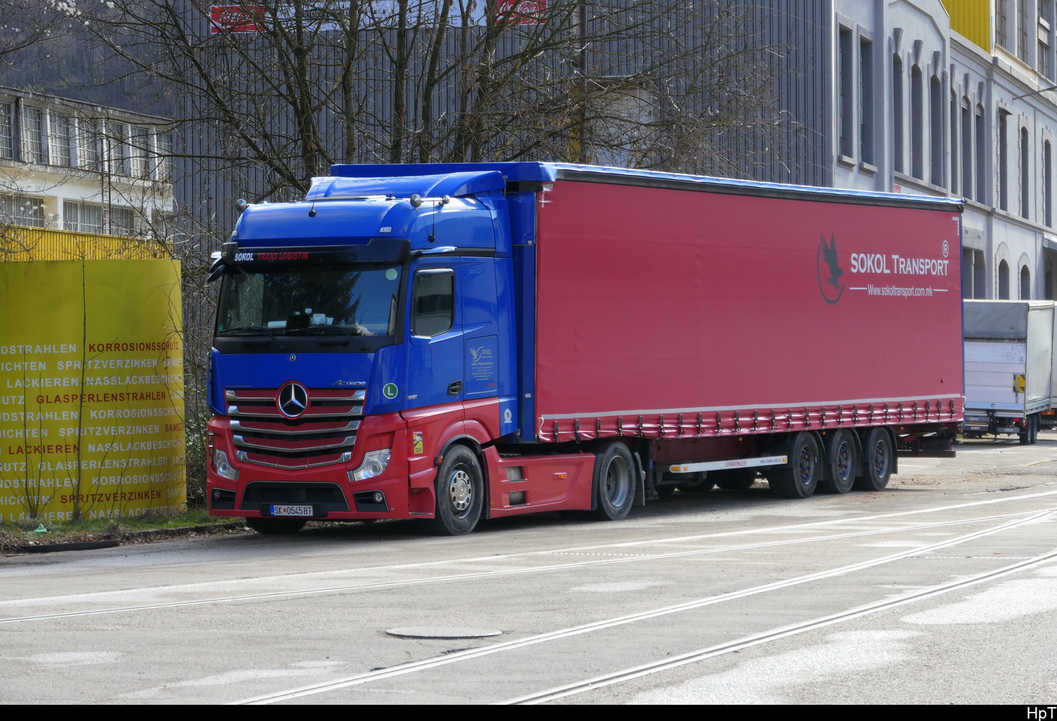 Mercedes Sattelschlepper abgestellt in Klus/SO am 01.03.2026