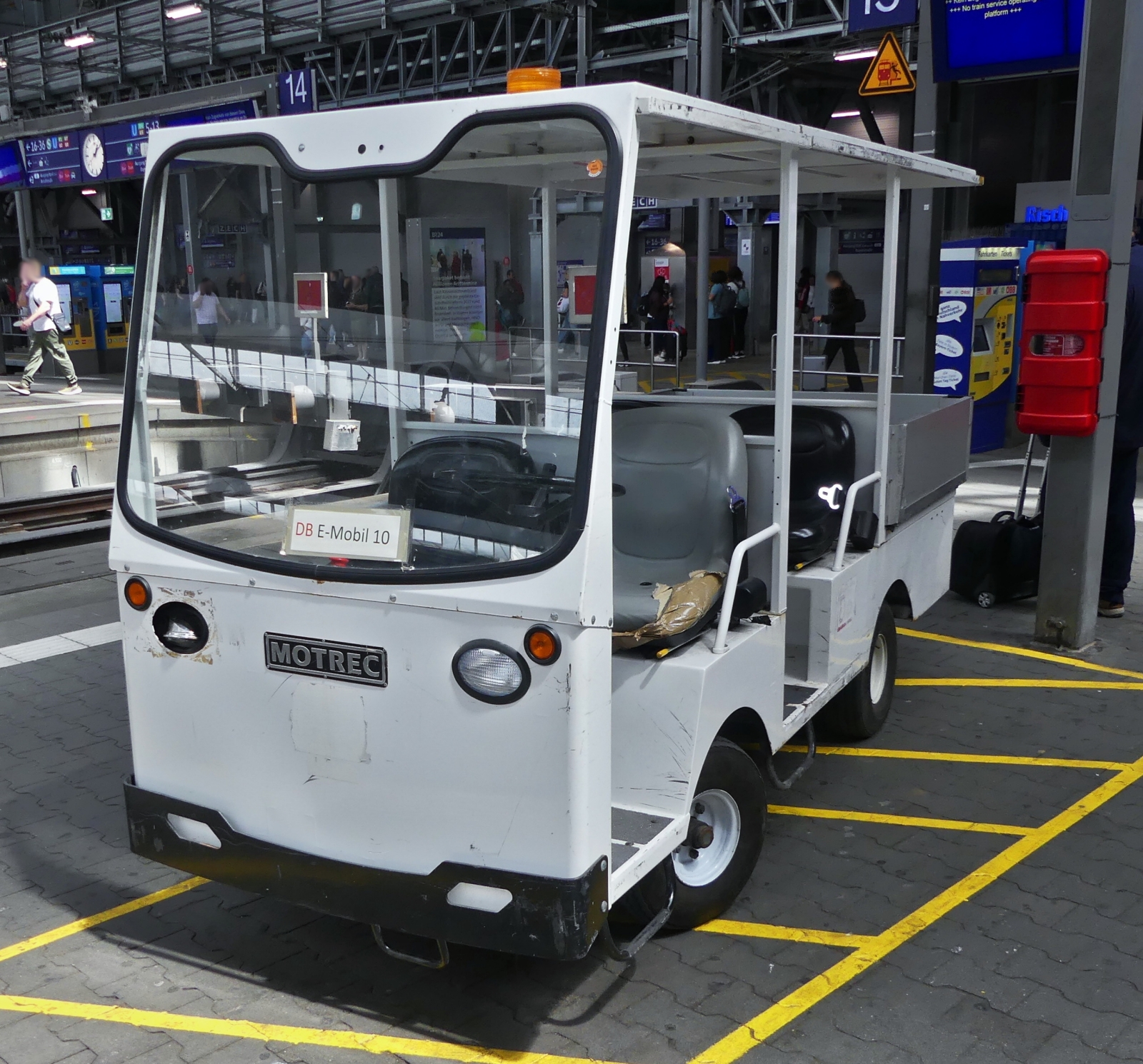 Motrec, Personen & Gep�cktransporter, gesehen im Bahnhof von M�nchen