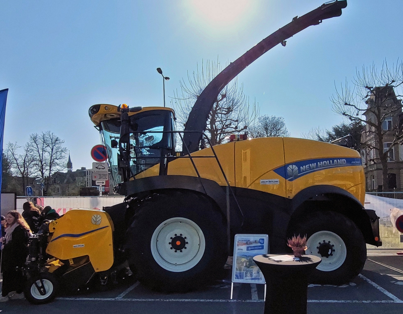 New Holland FR 780 Häcksler, war beim Tag auf dem Bauernhof in der Stadt Luxemburg zu sehen. 03.2026 