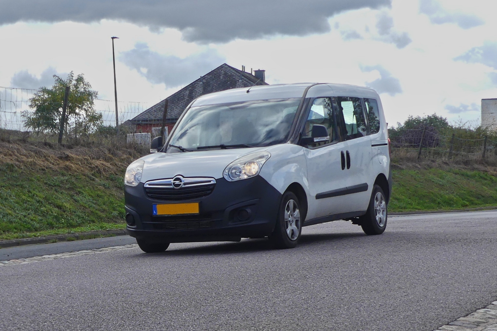 Opel Combo fotografiert Mitte September 2026