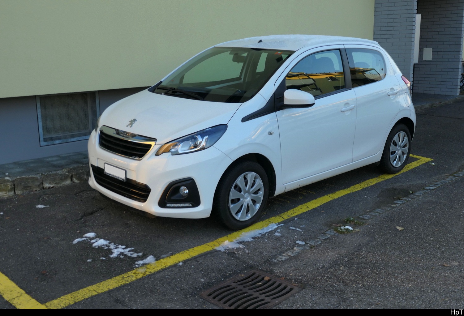 Peugeot 108 in Busswil am 22.11.2025