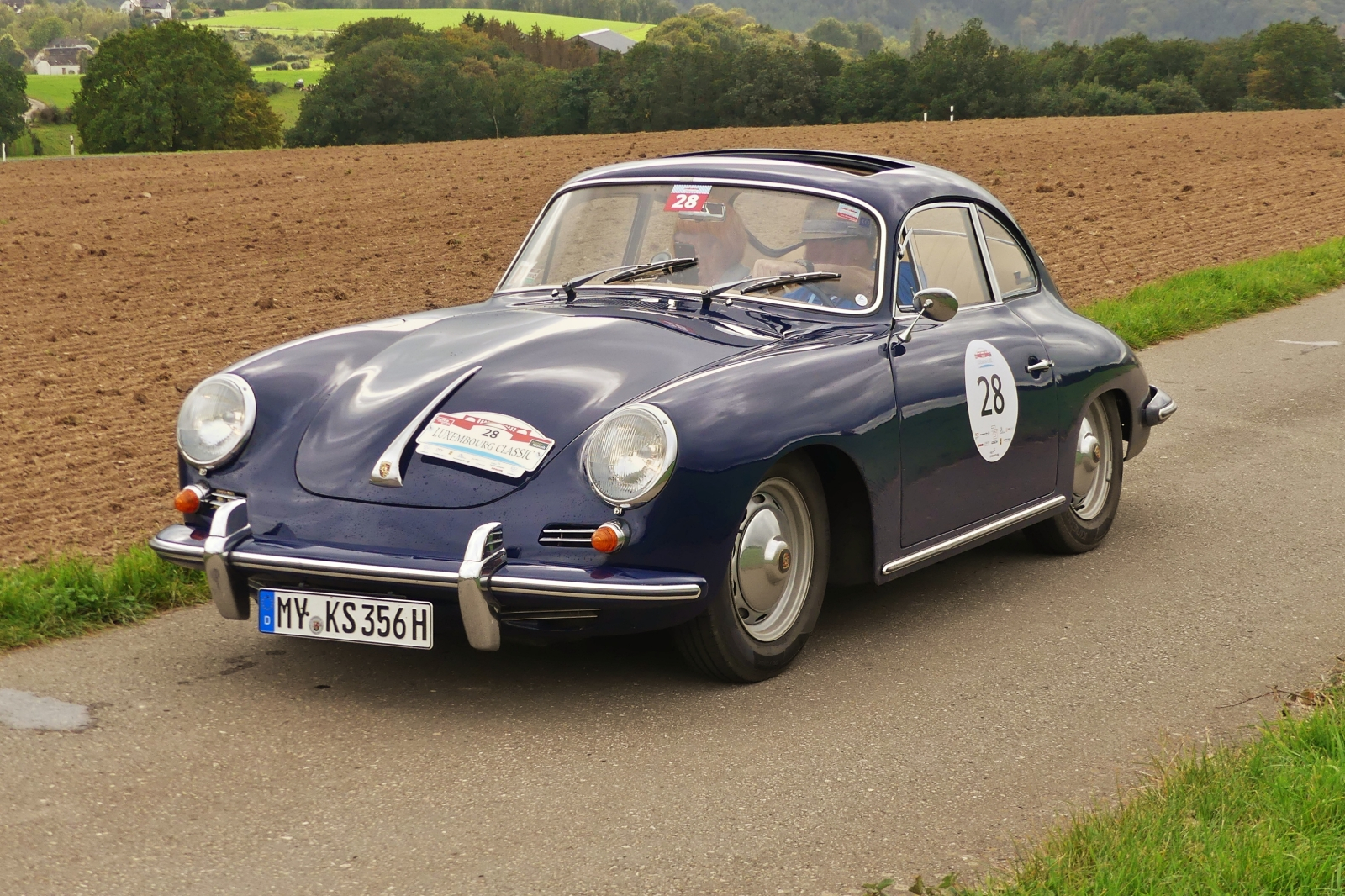 Porsche 356 Super 90, war bei der Luxemburg Classic nahe Alscheid dabei. 29.09.2023