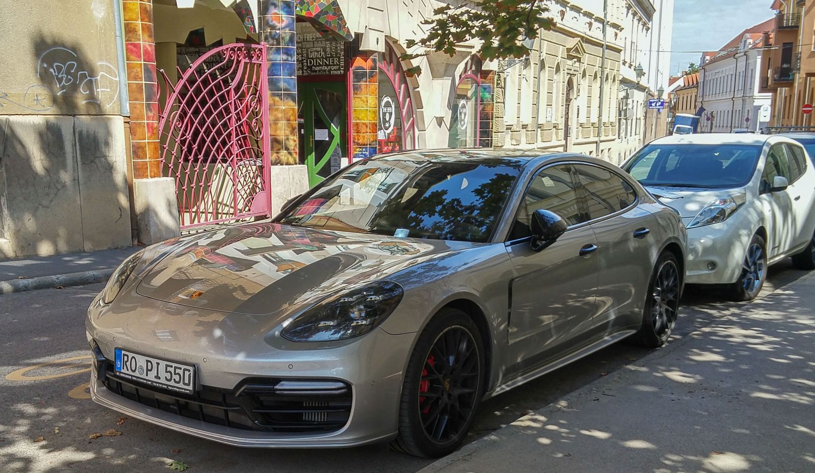 Porsche Panamera Mk2. Foto: 08.2021. Ro pi (auf dem Kennzeichen) bedeutet Slazstange auf ungarisch!
