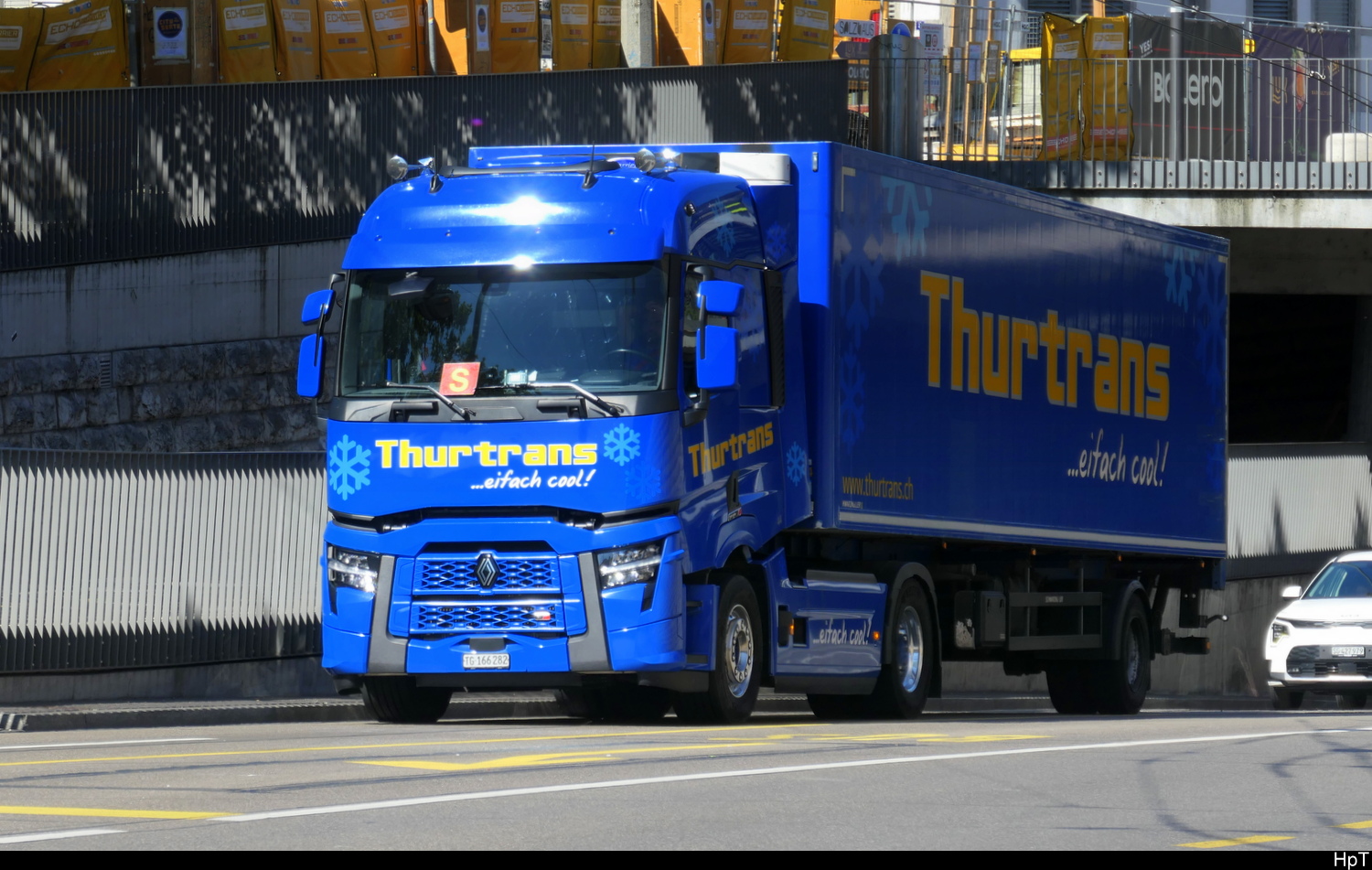 Renault Sattelschlepper unterwegs in Winterthur am 28.07.2026