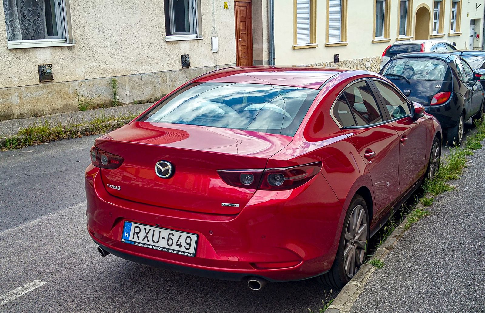 Rückanischt: Mazda 3 Sedan, vierte Generation. Farbe: Soul Red. Foto: August, 2021.