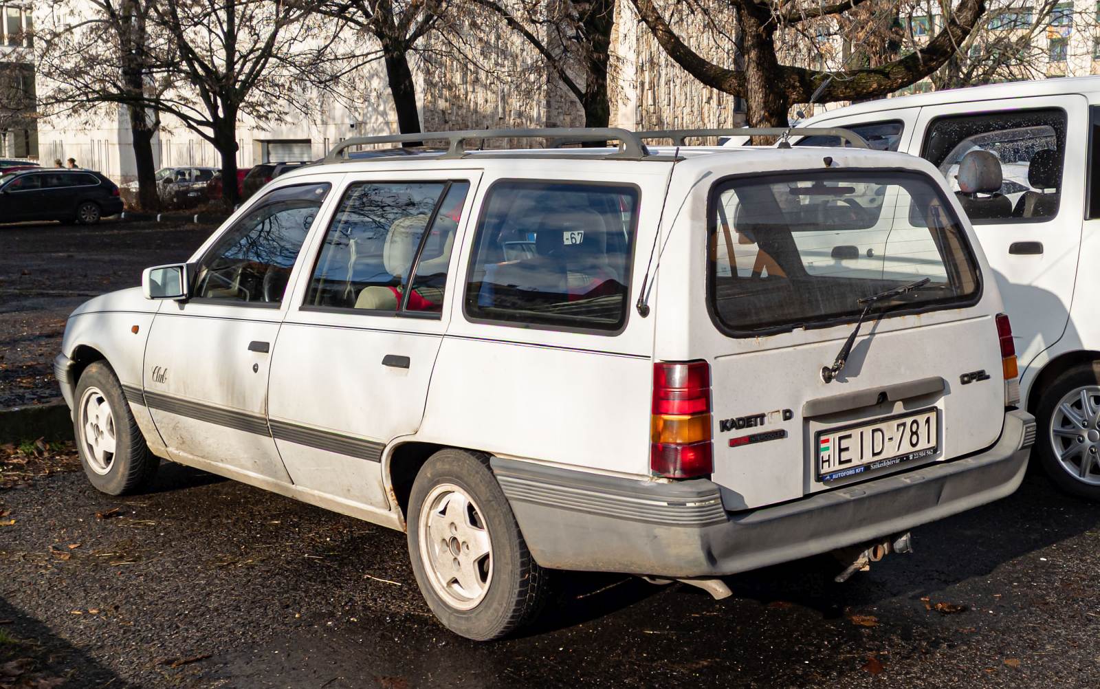 Rückansicht / Seitenansicht: Opel Kadett E Caravan. Foto: Dezember, 2022.