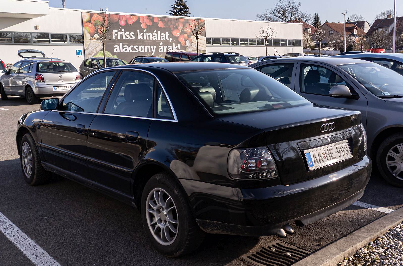 Rückansicht: Audi A4  B5  (erste Generation). Foto: März, 2023.