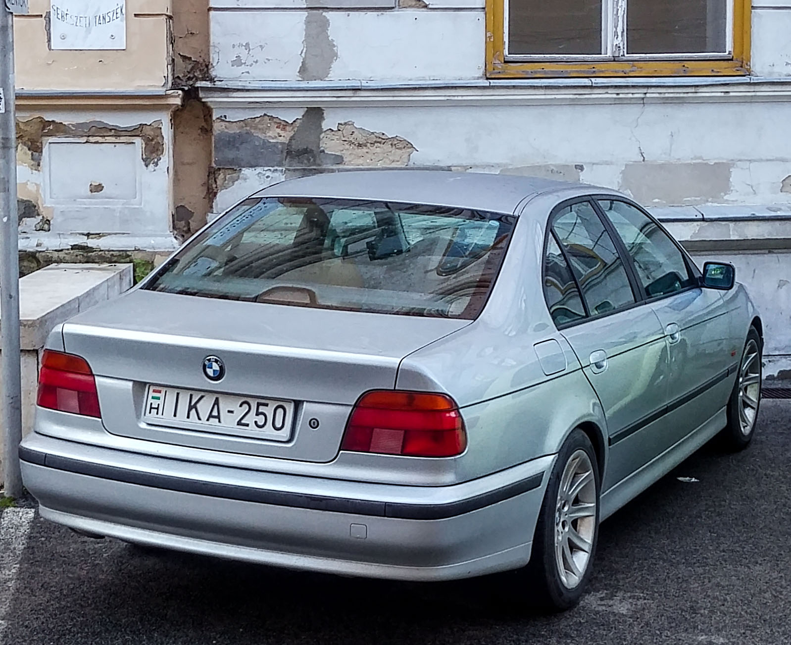 Rückansicht: BMW 5 E39. Foto: Aug, 2021.