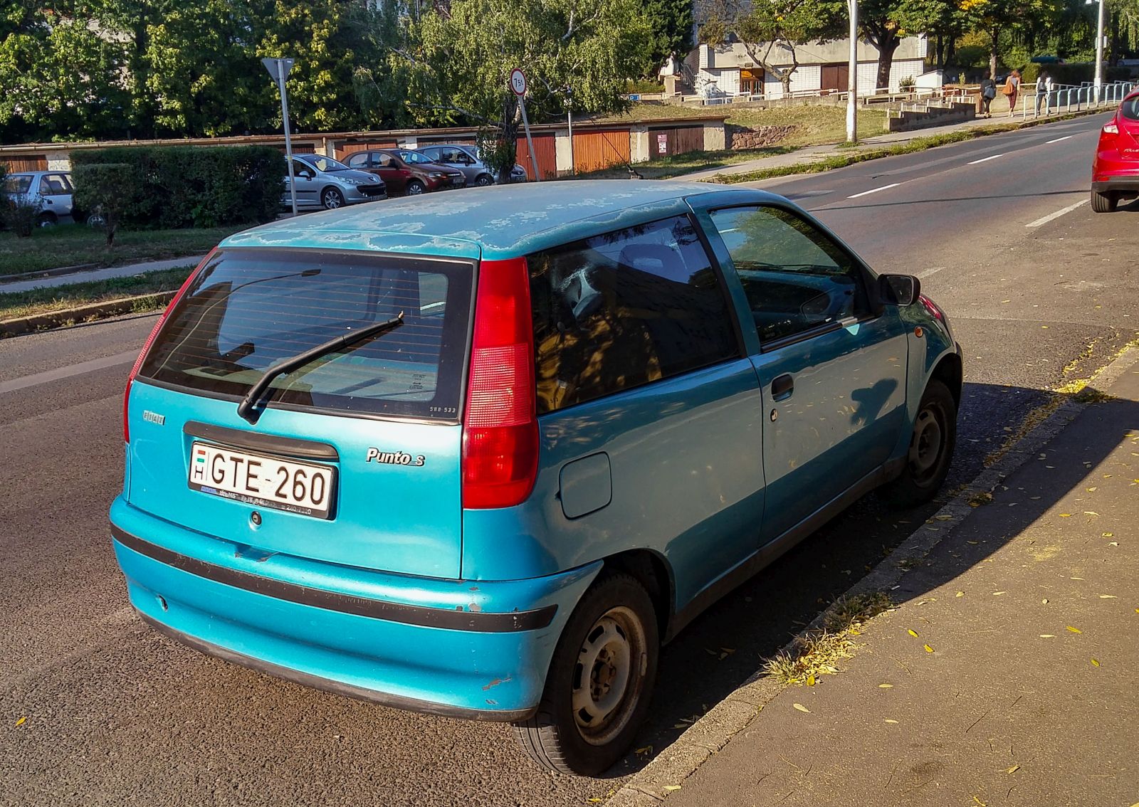 Rückansicht: Fiat Punto I in Azzurro Rialto, gesehen in September, 2021.