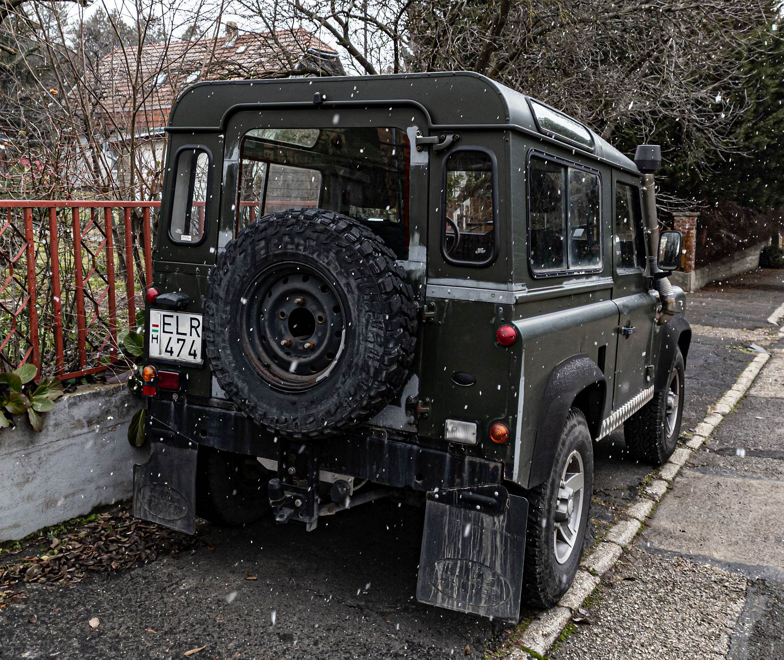 Rückansicht: Land Rover Defender 90, der ersten generation. Foto: Januar, 2023.