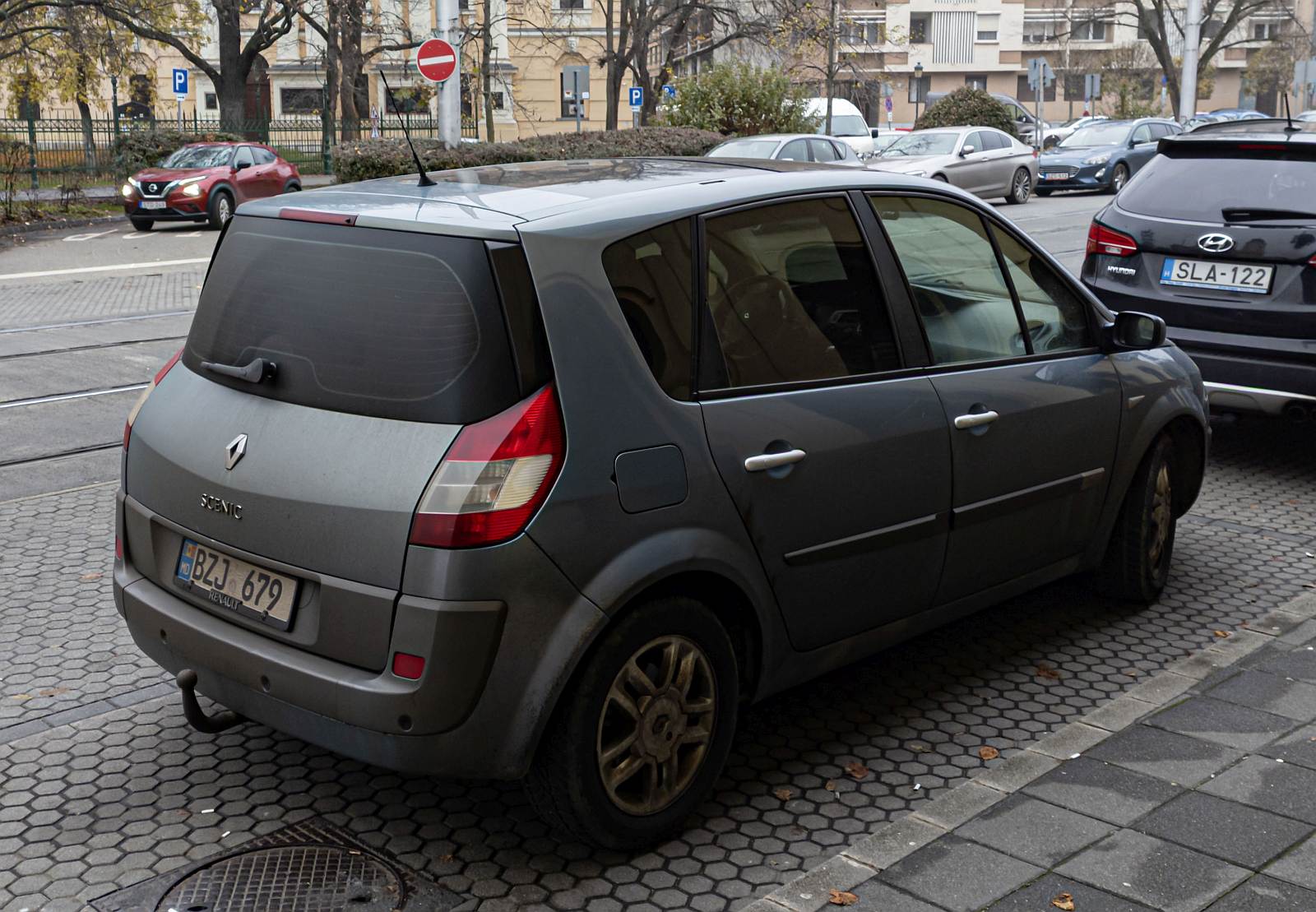 Rückansicht: Renault Scenic Mk2 aus Moldavien. Foto: 12.2022.