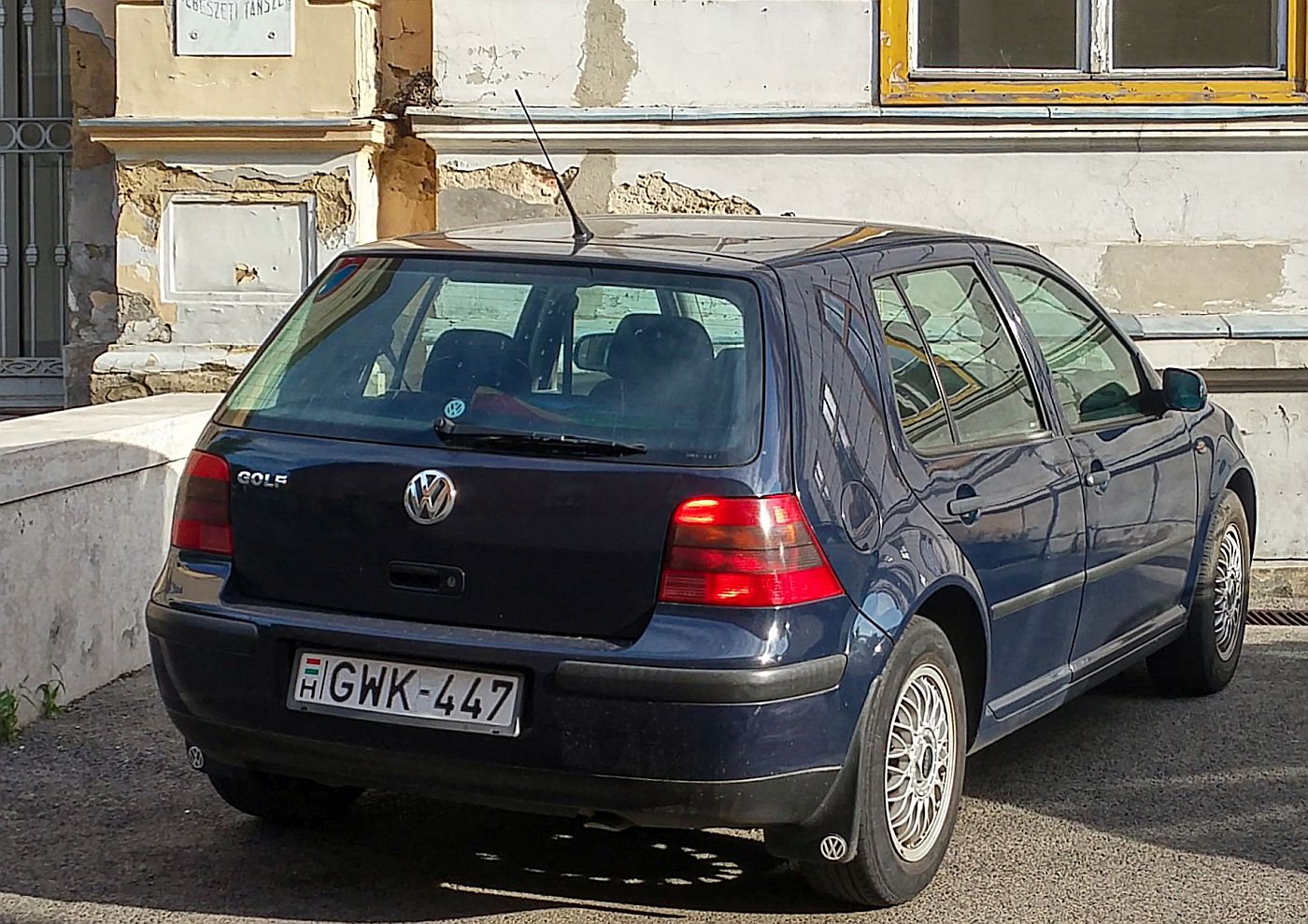 Rückansicht: VW Golf IV. Foto: 08.2021.