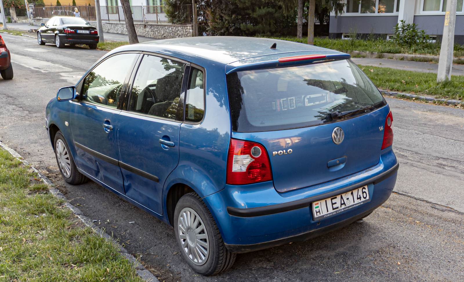 Rückansicht: VW Polo IV in Mercato Blau. Die Aufnahme stammt von Juni, 2022.