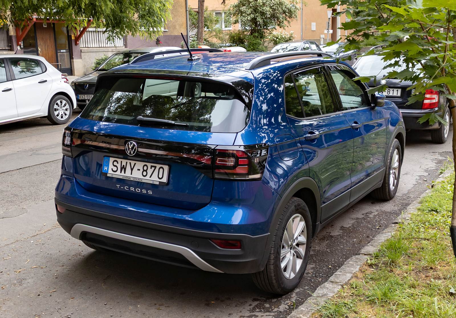 Rückansicht: VW T-Cross in Reef Blue Metallic. Foto: Mai, 2022.
