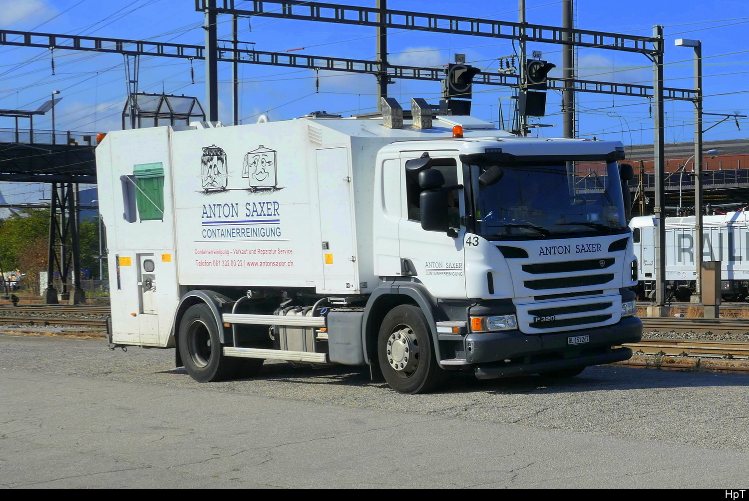 Scania P320 M�llwagen in Pratteln am 02.10.2026