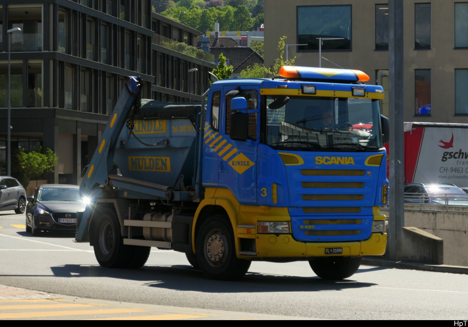 Scania R 420 Muldentransporter unterwegs in Schaan/FL am 30.04.2026