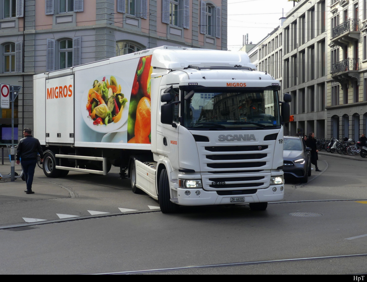 Scania Sattelschlepper unterwegs in der Stadt Zürich am 04.10.2022