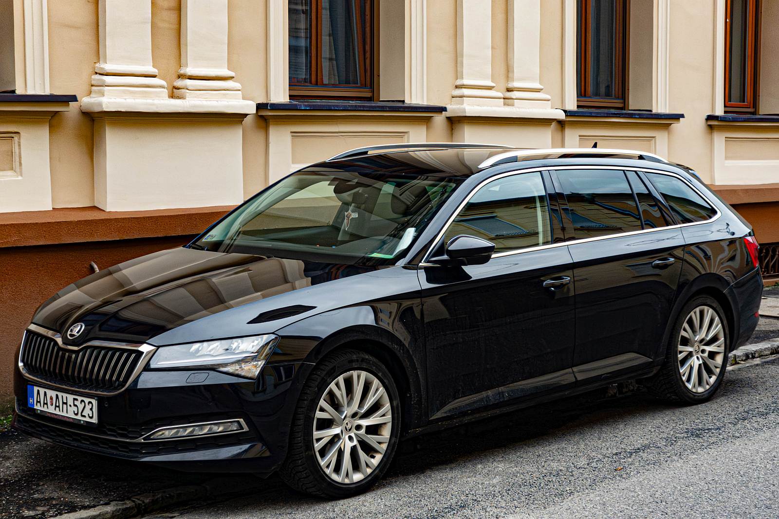 Skoda Superb III Combi Facelift, gesehen in Februar, 2023.